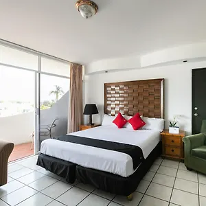 Capital O Zona Dorada Inn, Mazatlán
